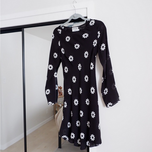 SOLD- REALISATION x Claudia Schiffer Cosima Silk Daisy Mini Dress - Picture 8 of 15